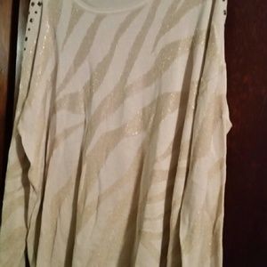 Beautiful Chicos lightweight sweater