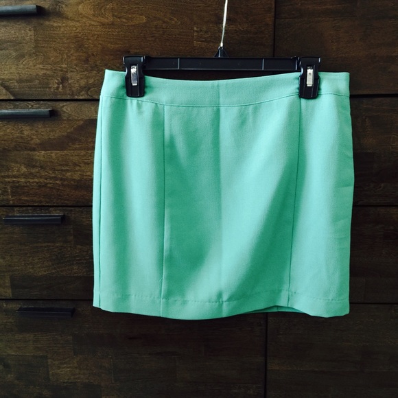Mint short skirt