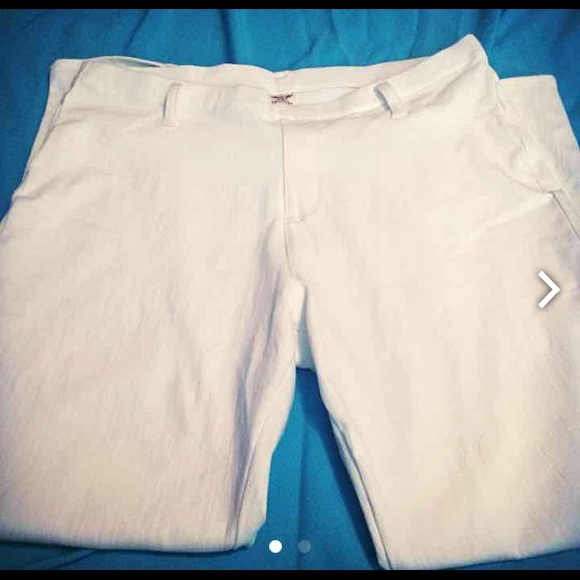 White jeggings .