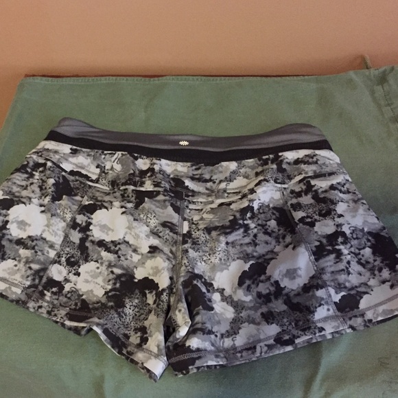 Running shorts - Picture 2 of 2