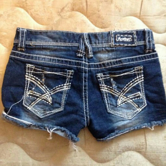 Selling shorts! Size 1 but can fit as a 1-3! - Picture 2 of 2