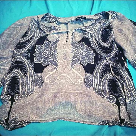 Cute blouse.