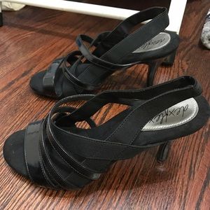 ⬇️💰Black heeled sandals with straps. Size 7W