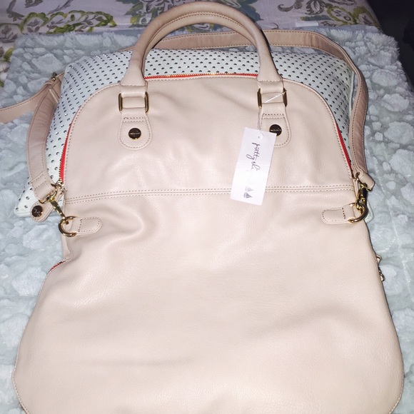 Pretty Ships Handbags - ‼️SOLD‼️Pretty Ships Leith Fold Tote Color Stone