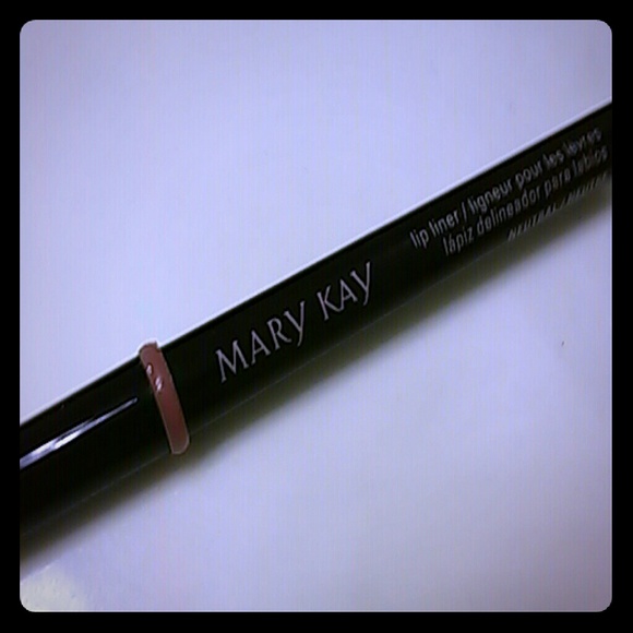 Pink lipliner