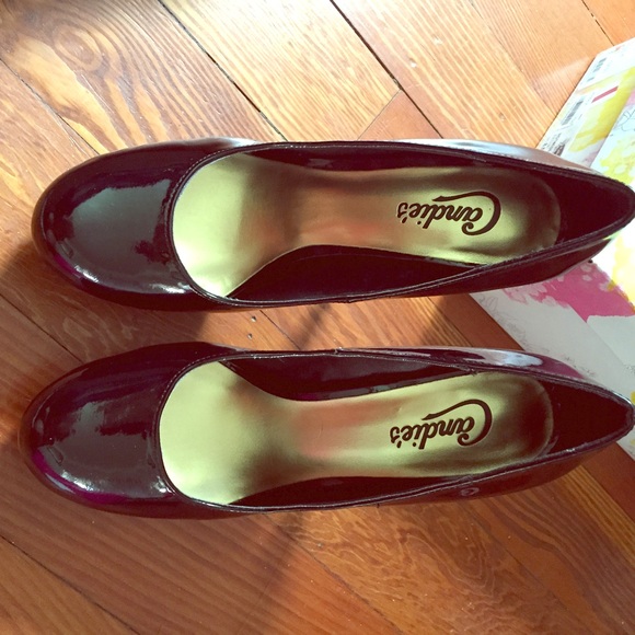 BNIB Candies Black Heels size 8