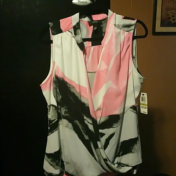Alfani Tops - 🎀last price drop 🎀 Alfani  beautiful blouse NWT