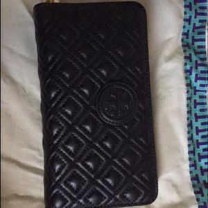 Tory burch Wallet.