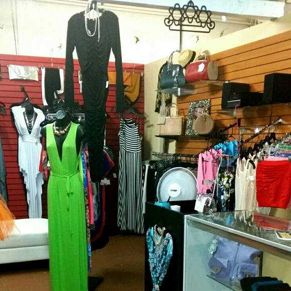 AFTER Visual Merchandising - Picture 2 of 4