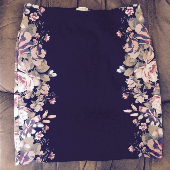 Floral printed mini skirt