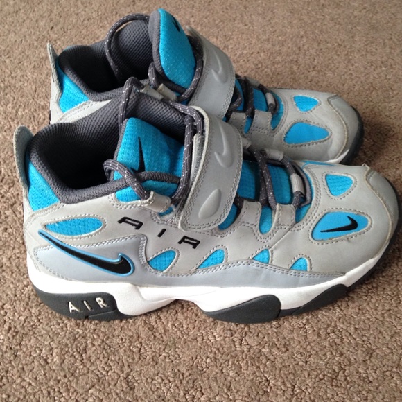 Nike Shoes - Nike air turf