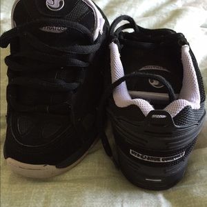 DVS size 5 lavender and black