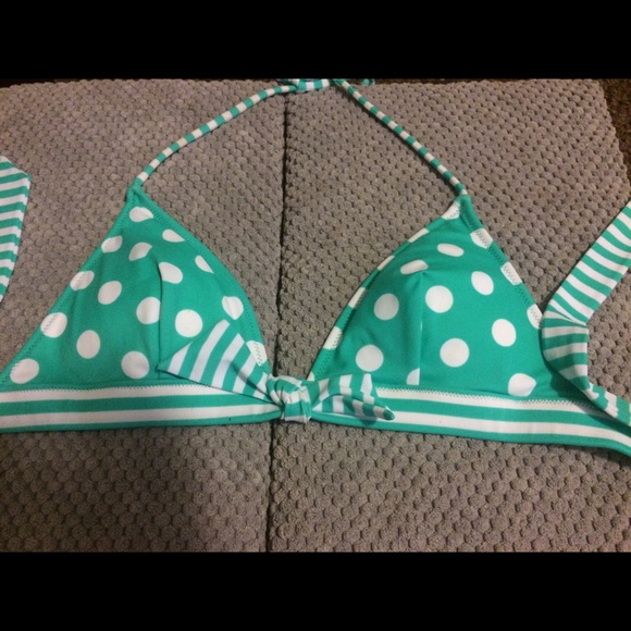 Victoria's Secret swimsuit top. Size small.