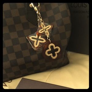 🌸cute L v new charm🌸