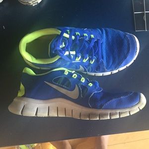 Nike Free Runs 5.0 Boys size 6