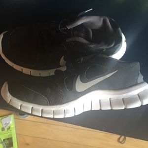 Nike 5.0 Free Runs size 5.5 boys