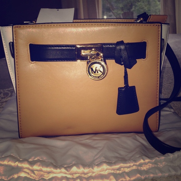 Micheal Kors Hamilton Traveler messenger satchel