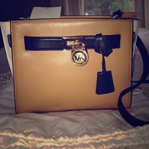 Micheal Kors Hamilton Traveler messenger satchel