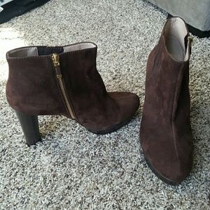 NEW B MAKOWSKY LEATHER  BOOTIES!