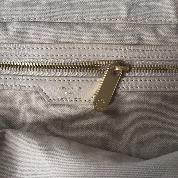 SOLD! Louis Vuitton LOVE Tote - Picture 2 of 4