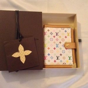 Sold via fb.Auth LV agenda pm white MC