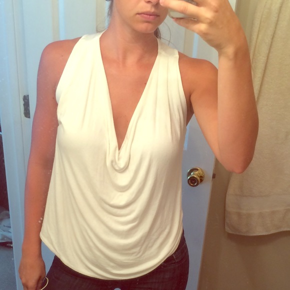 Pleione white low cut top