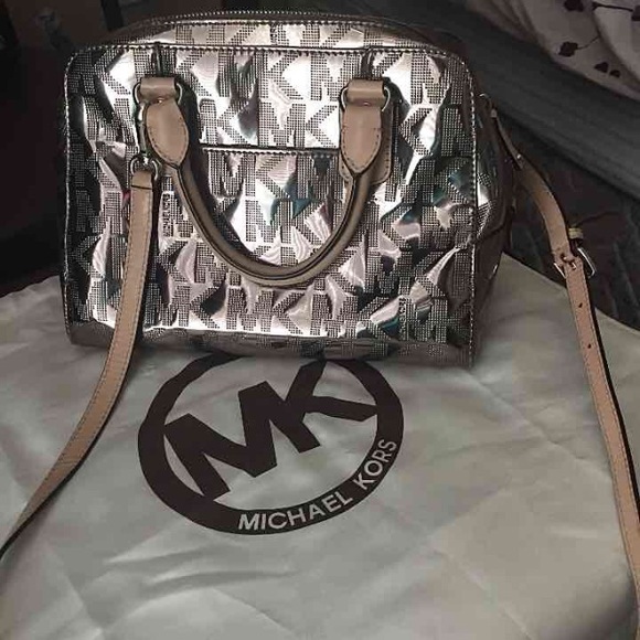 Michael kors purse - Picture 2 of 4