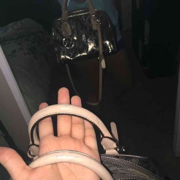 Michael kors purse - Picture 4 of 4