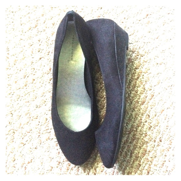 Black kitten heel flats