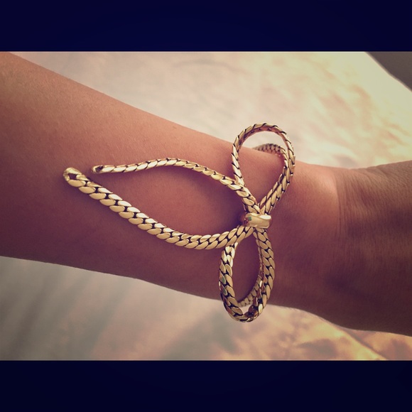 Bow bracelet