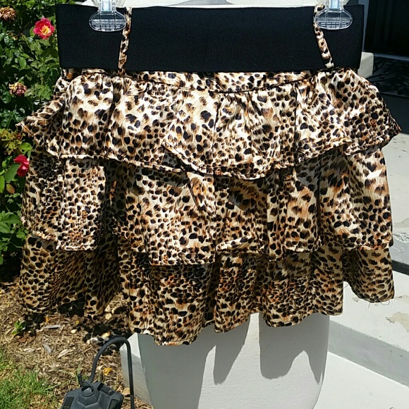 ❌SOLD❌ 💥 SALE 💥Fun Flirty Skirt - Picture 3 of 3