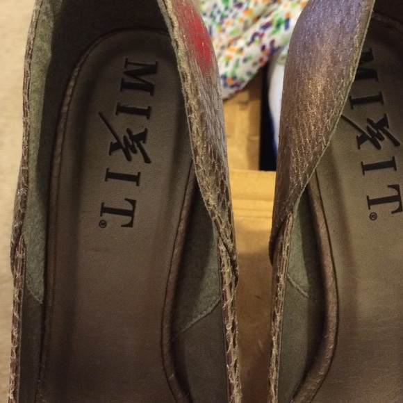 Heels - Picture 4 of 4