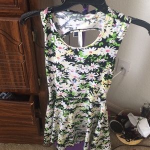cute ,floral ,short dress, NEVER WORN!!