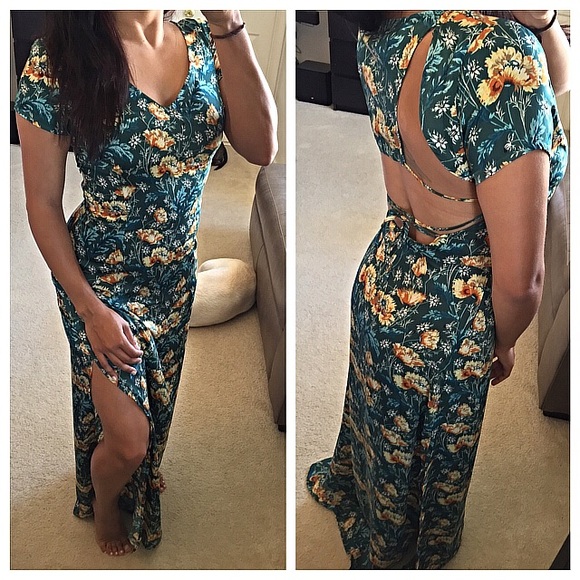 Dresses & Skirts - FINAL SALE❗️Green floral open back maxi dress