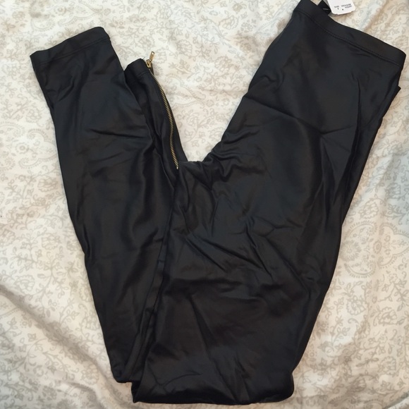 🆕 faux leather leggings - Picture 1 of 2