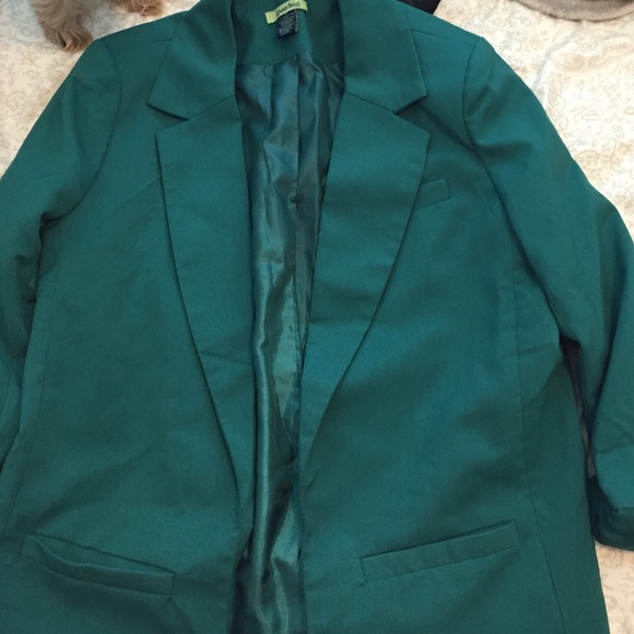 🆕 green blazer - Picture 2 of 3