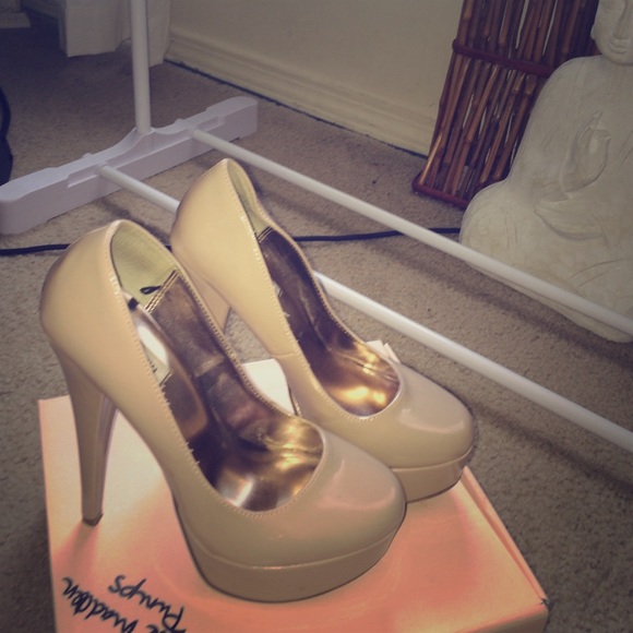 Steve Madden Nude Raver(slight platform)pump Sz7.5