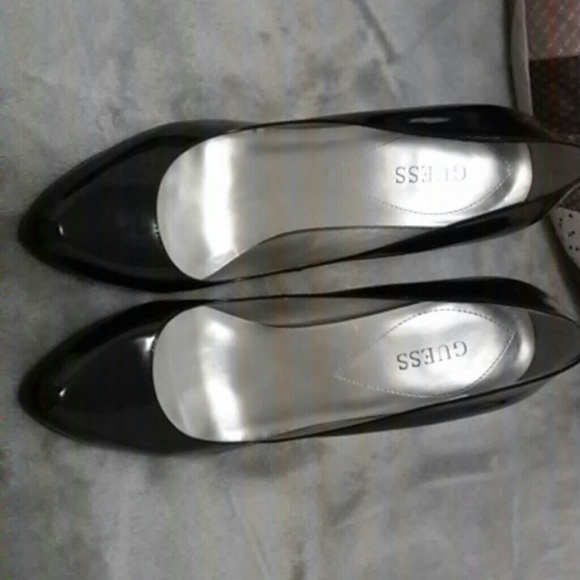 Guess. Black Patent Leather Pumps