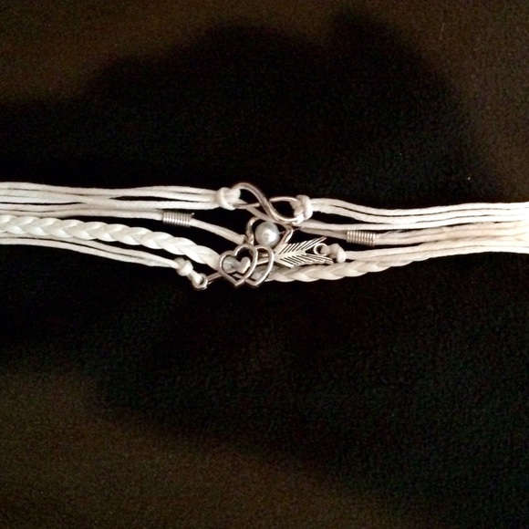 💗WHITE HEART BRACELET💗  NWT