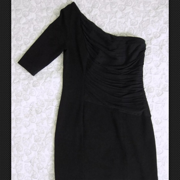 BCBG Max Azria sz 4 Black One Shoulder Mini Dress