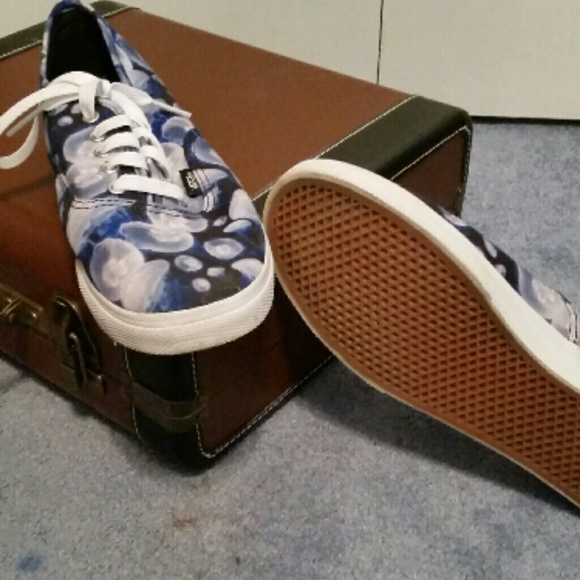 A pair of vans