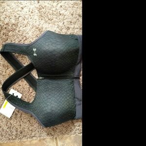 Under Armour sports bra sz L