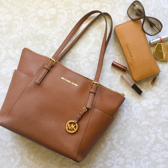 Michael Kors Handbags - Michael KORS jet set saffiano leather handbag