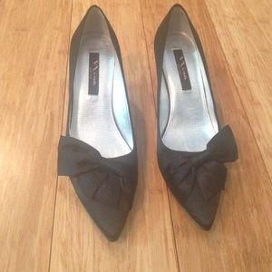 Black Nina kitten heels size 8 1/2