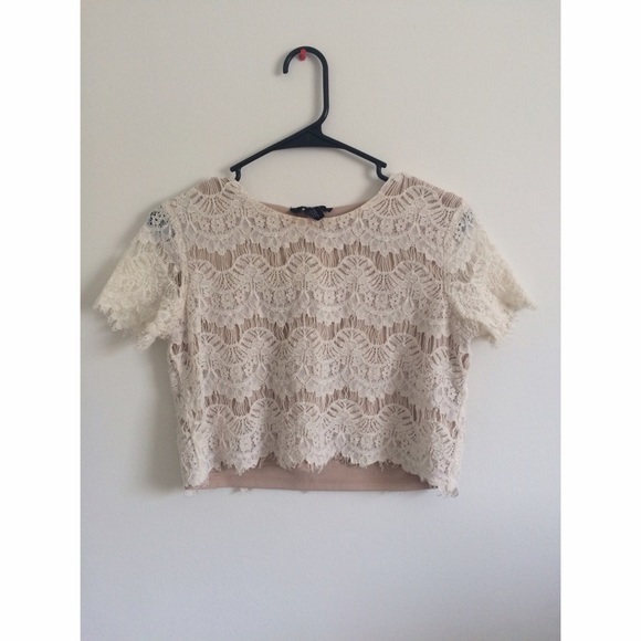 ๐ซSOLD๐ซ crochet cropped top - Picture 1 of 4