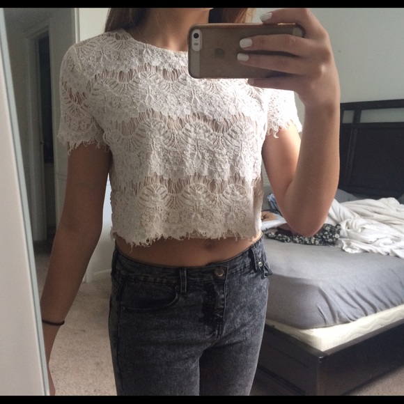 ๐ซSOLD๐ซ crochet cropped top - Picture 4 of 4