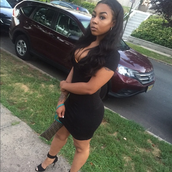 Meet your poshmark retailer 😊👋🏽 - Picture 2 of 4