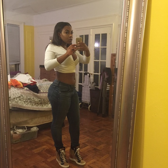 Meet your poshmark retailer 😊👋🏽 - Picture 4 of 4