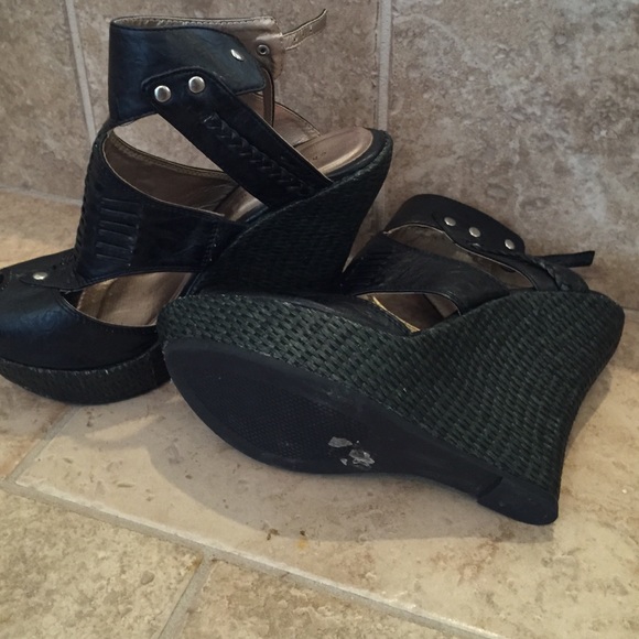 Sandals - Picture 4 of 4