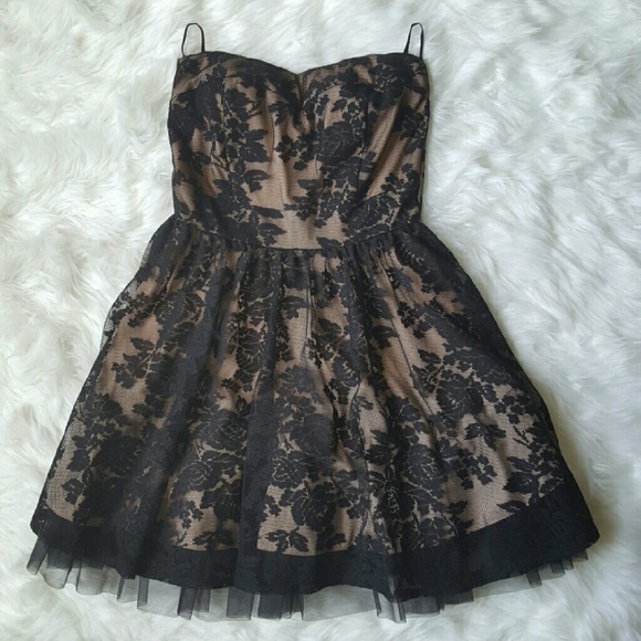 Dresses & Skirts - Strapless Lace Cocktail Dress